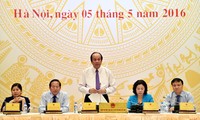 越南政府办公厅举行4月例行记者会