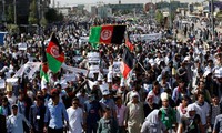 阿富汗爆炸袭击遇难者数量继续增加 “伊斯兰国”宣称对其负责