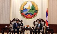 老挝总理通伦鼓励越南企业投资老挝