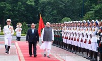 阮春福总理主持仪式欢迎印度总理莫迪访越