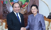 阮春福会见老挝党政领导人