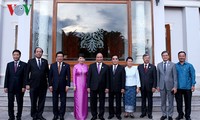 阮春福会见原老挝党政领导人