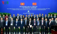 阮春福：越南欢迎中国企业投资高科技项目
