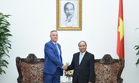 阮春福总理会见保加利亚经济部长和蒙古国驻越大使