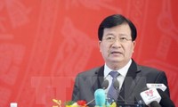 越南政府副总理郑庭勇主持汽车工业会议