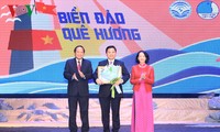  “海外越南青年大学生与捍卫越南海洋岛屿主权任务”写作比赛颁奖