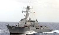 美国海军向伊朗船只发射警示弹