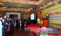 胡志明市领导人会见外国代表机构代表