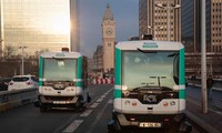 法国巴黎试运行无人驾驶公交车