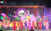 越南南部才子弹唱优秀艺人交流会举行