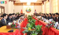 老挝各大报：阮春福的老挝之行深化越老兄弟关系