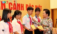 越南儿童保护基金会举行特困儿童见面会 纪念国际儿童节