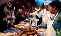 河内举行与国际友人饮食文化交流活动