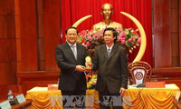 老挝副总理宋赛访问前江省