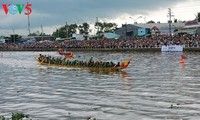 祭月节赛龙舟——南部高棉族的特色文化
