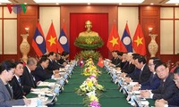 老挝人民革命党总书记  国家主席开始对越南进行正式友好访问