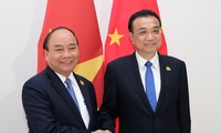 阮春福会见中国国务院总理李克强和泰国总理巴育  