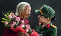 一组歌颂越南英雄母亲和为国牺牲的战士的佳作