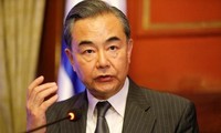 中国和新加坡同意支持多边主义和自由贸易
