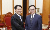 越共中央对外部部长黄平君会见中国共青团代表团