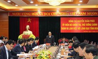 阮春福与和平省主要领导人座谈