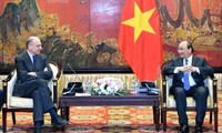 越南政府总理阮春福会见意大利-东盟协会主席恩里科·莱塔