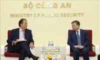 越南公安部部长苏林会见英国外交部亚太事务国务大臣马克·菲尔德