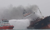 继续保护在香港海域失事的越籍油轮上的公民