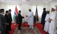 加强越南和冈比亚经贸合作