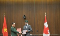 国防合作有助于丰富越南-加拿大全面伙伴关系