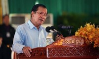 柬埔寨首相洪森谴责新加坡总理李显龙就越柬关系发表的言论