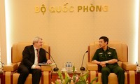 越南人民军总参谋长会见捷克众议院副议长
