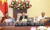 越南14届国会常委会35次会议开幕