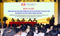 越南政府副总理王庭惠出席荣市开发会议