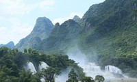 板约—— 东南亚最雄伟的瀑布