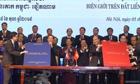 在把越柬陆地边界建设成为和平、友好、合作与发展的完整边界线过程中的新里程碑