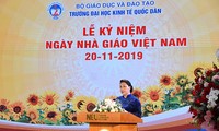 越南国会主席阮氏金银在国民经济大学出席越南教师节纪念活动