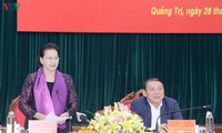 越南国会主席同广治省领导人举行工作座谈会