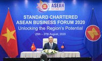 越南政府总理阮春福出席2020年渣打银行东盟商业论坛