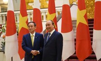 对日本首相菅义伟访问越南的正式欢迎仪式举行