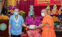 越南政府常务副总理张和平向胡志明市高棉佛教徒拜年