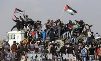 巴勒斯坦示威者与以色列政府军发生冲突