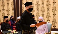马来西亚总理呼吁全民团结和相信新政府