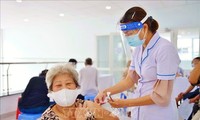 ​越南在疫情中照顾、保护老年人