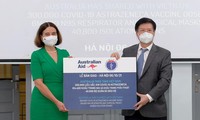 越南卫生部接收澳大利亚捐赠的30万剂疫苗及其他防疫物资