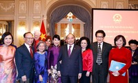 旅居瑞士越南人就党和国家推动革新创新表示高度评价