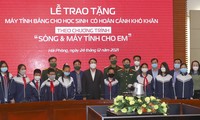 越南军队电信集团向8个省市贫困学生赠送3.7万台电脑