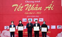 越南各地举行2022年第四次“仁爱春节”活动