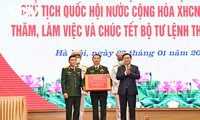 越南国会主席王庭惠：首都司令部继续是新冠肺炎疫情防控一线突击力量
