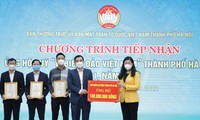 河内继续接收为“心系越南海洋岛屿”基金募捐的善款